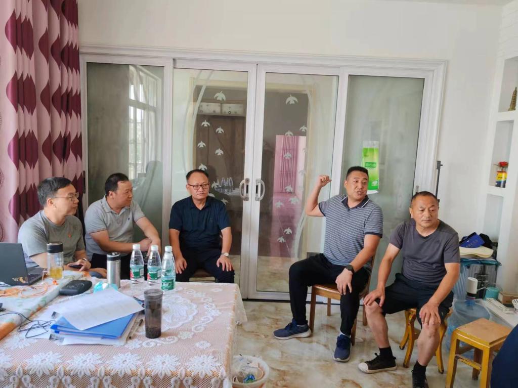 公司领导调研慰问公司"清渠洁岸•共同缔造"工作人员