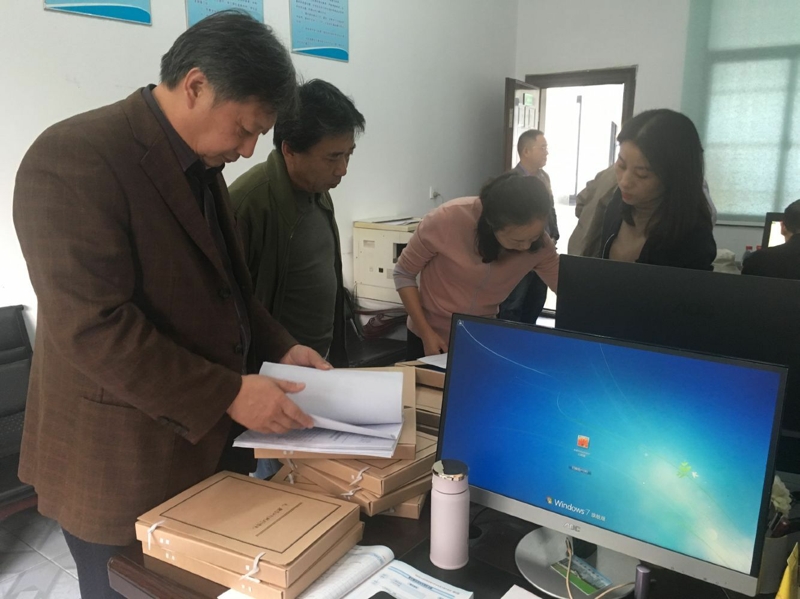 10_31公安职教查看资料.jpg